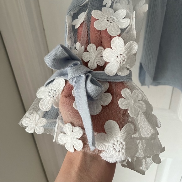 🦋 French Connection - Blogger Favorite V Neck Sweater w/ Floral Sleeves - Blue - Picture 7 of 8